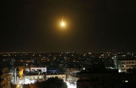 فجر اليوم : الاحتلال يقصف موقعين في غزة